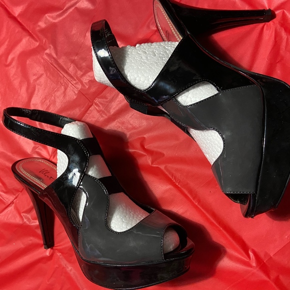 Velvet Heart Shoes - Black and Grey Patent Leather Heels
